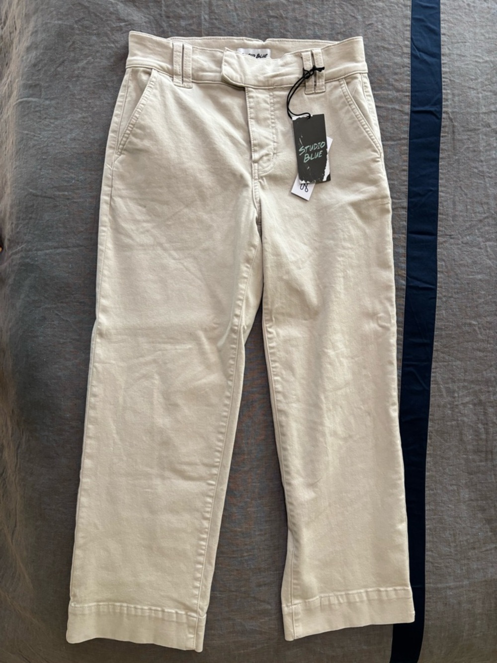 Studio Blue Women’s Cropped Ankle Pants in Cream